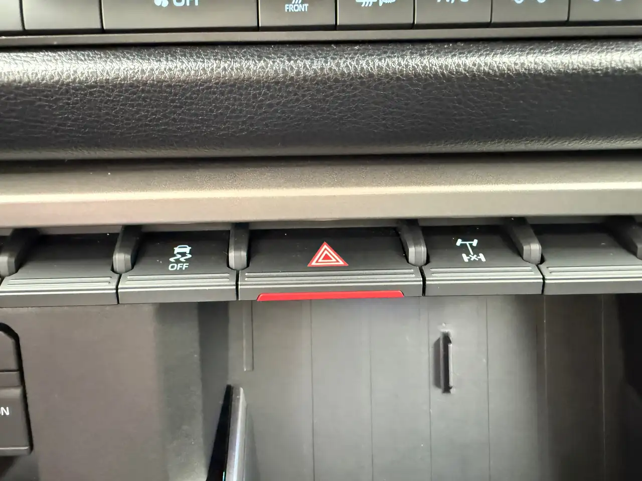 Toyota Tundra снимка Toyota Tundra