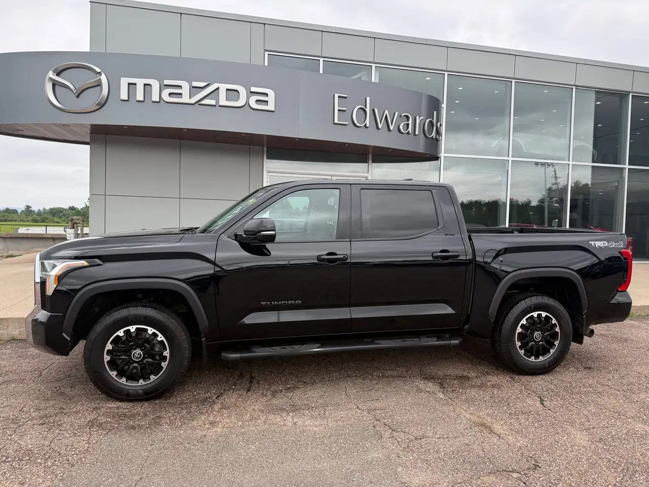 Toyota Tundra снимка Toyota Tundra