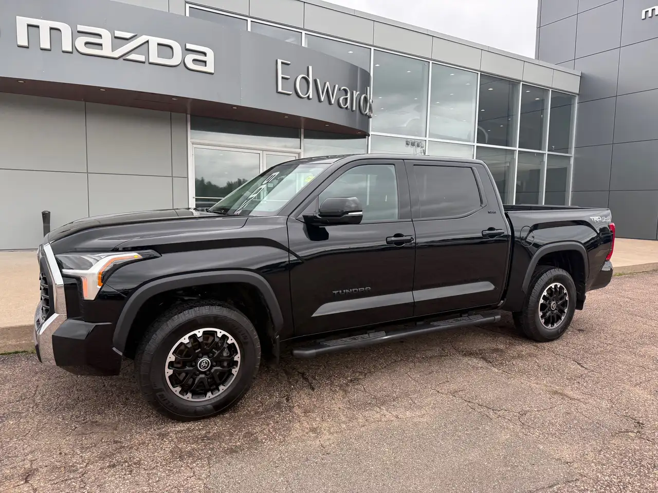Toyota Tundra снимка Toyota Tundra