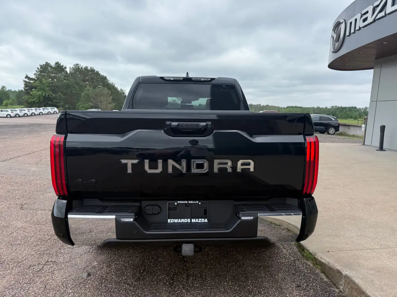 Toyota Tundra снимка Toyota Tundra