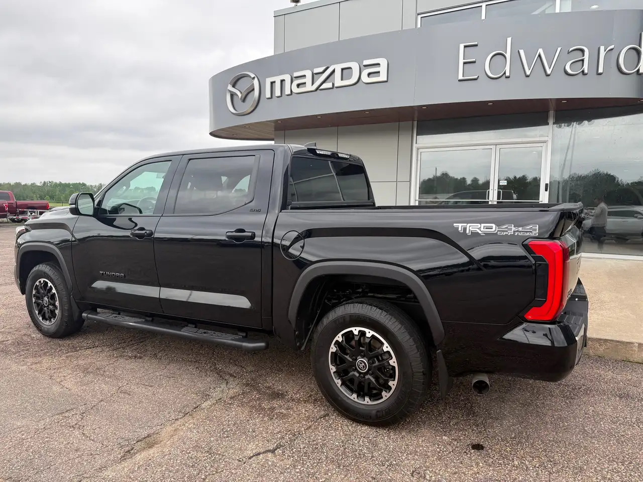 Toyota Tundra снимка Toyota Tundra