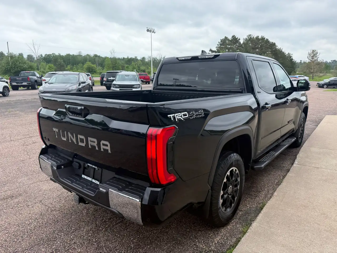 Toyota Tundra снимка Toyota Tundra