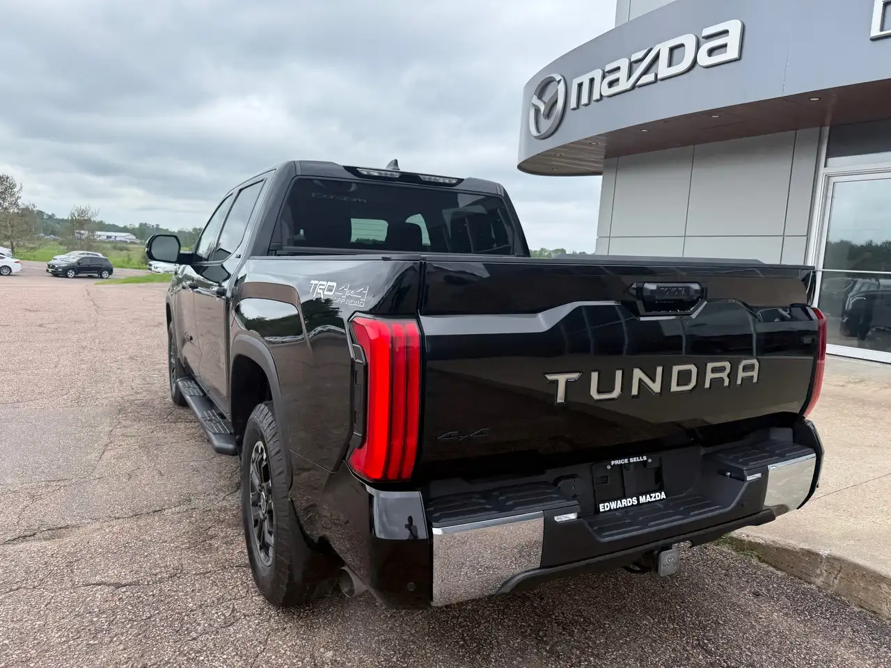 Toyota Tundra снимка Toyota Tundra