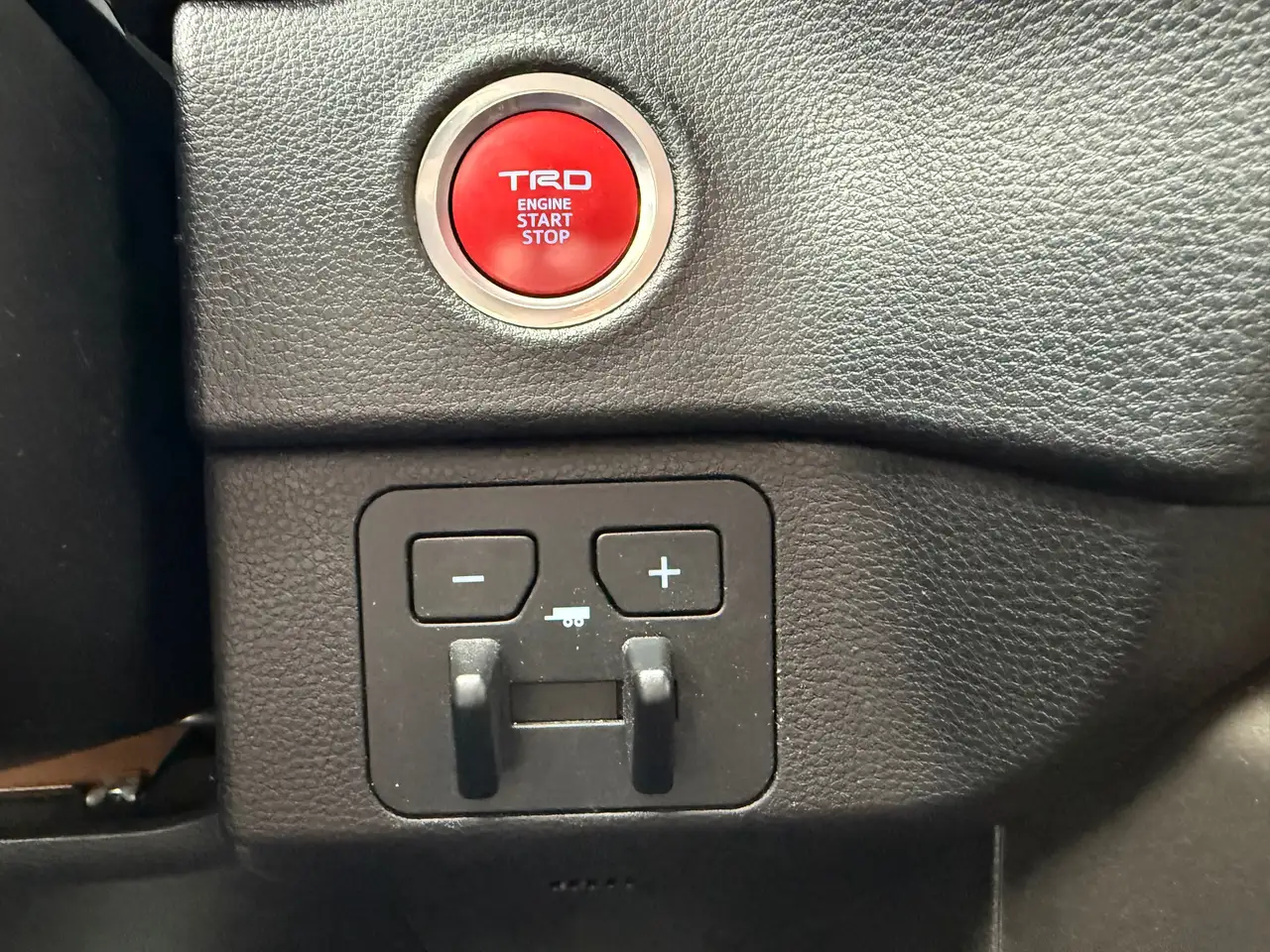 Toyota Tundra снимка Toyota Tundra