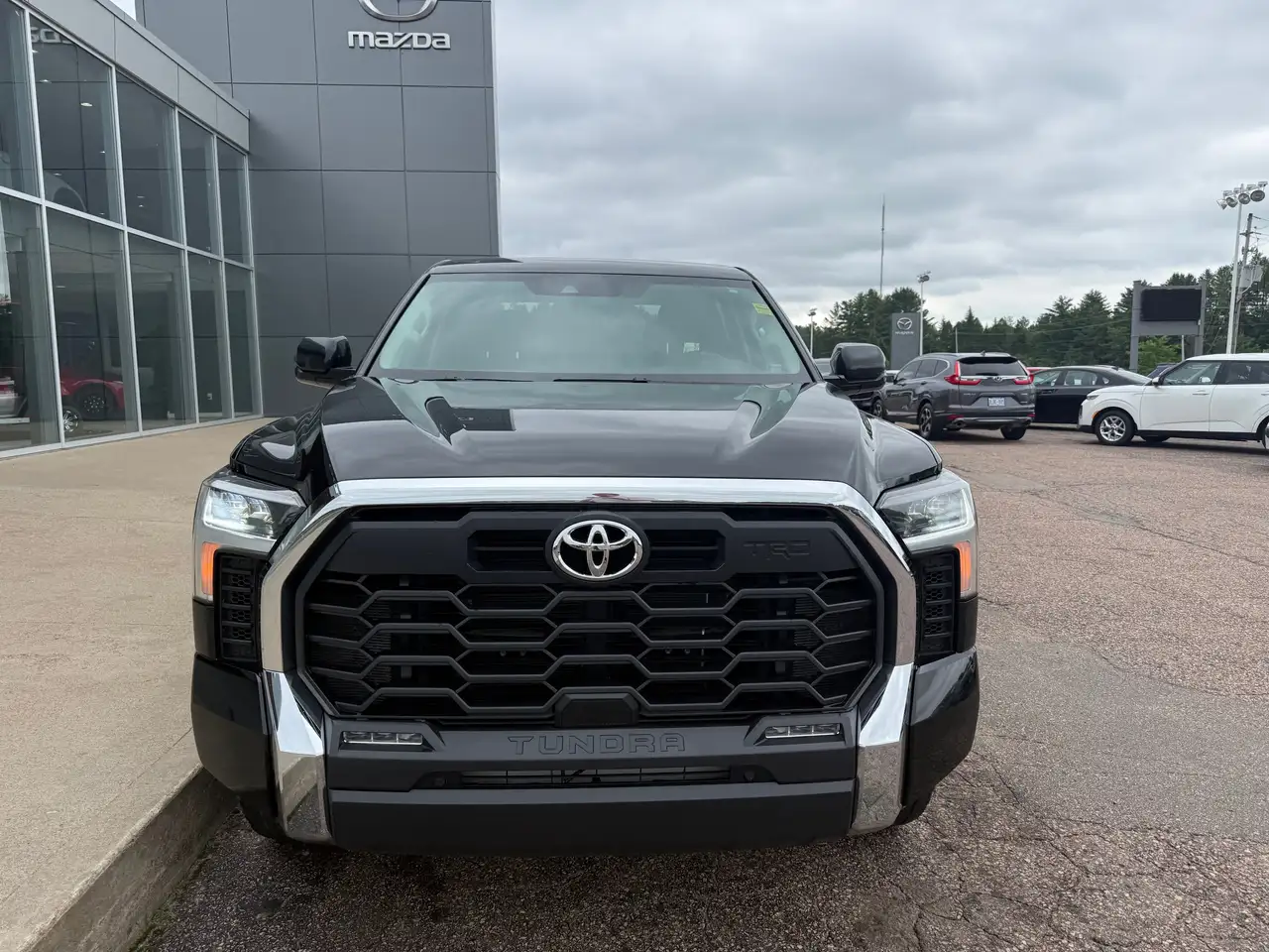 Toyota Tundra снимка Toyota Tundra