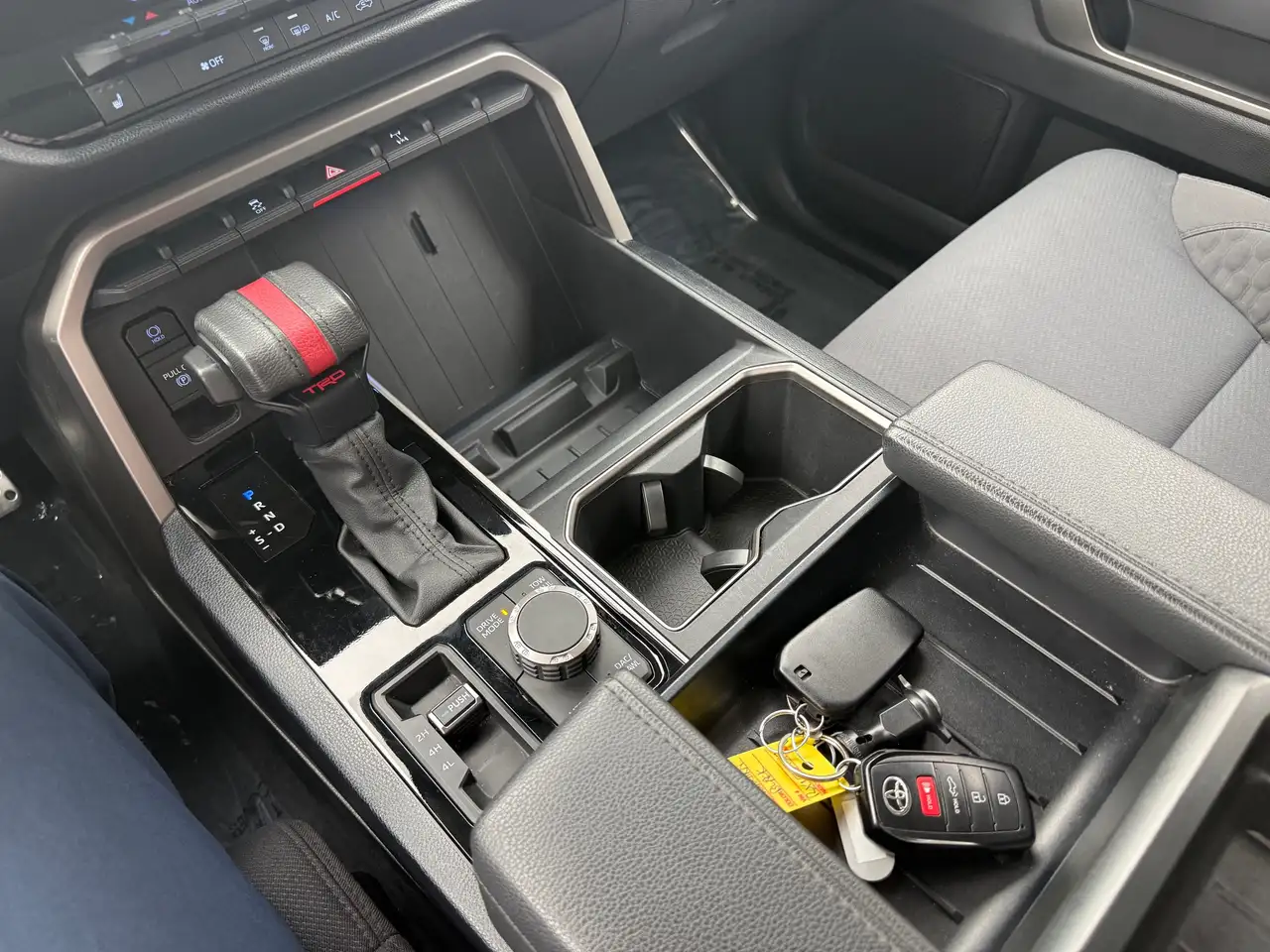 Toyota Tundra снимка Toyota Tundra