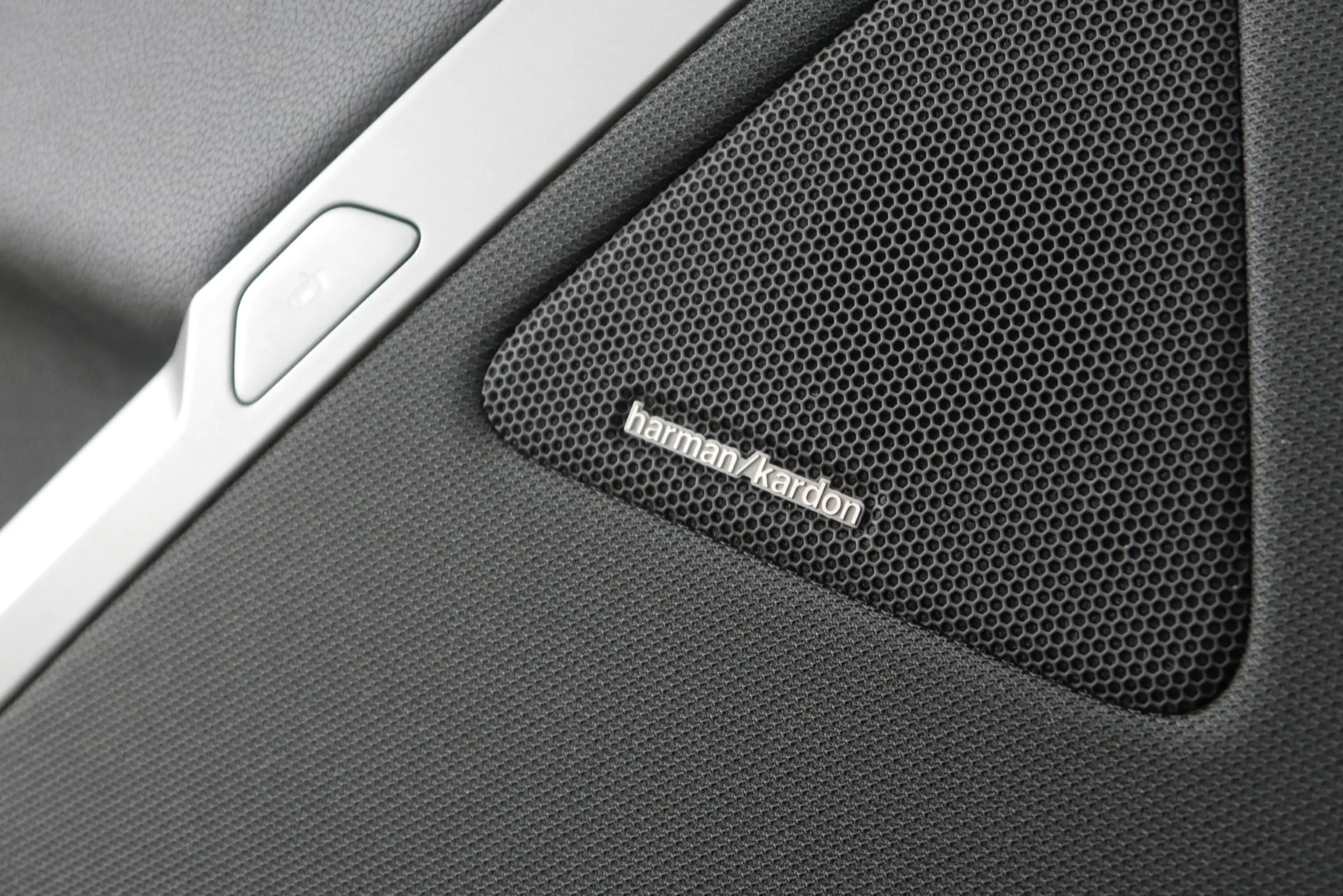 BMW iX xDrive45 — photo 7