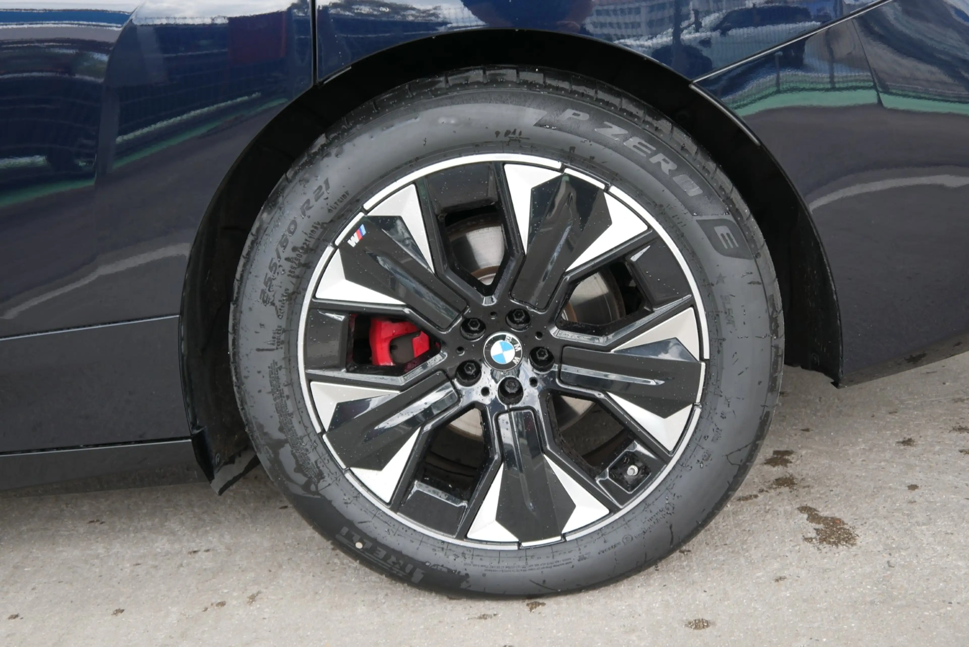 BMW iX xDrive45 — photo 4
