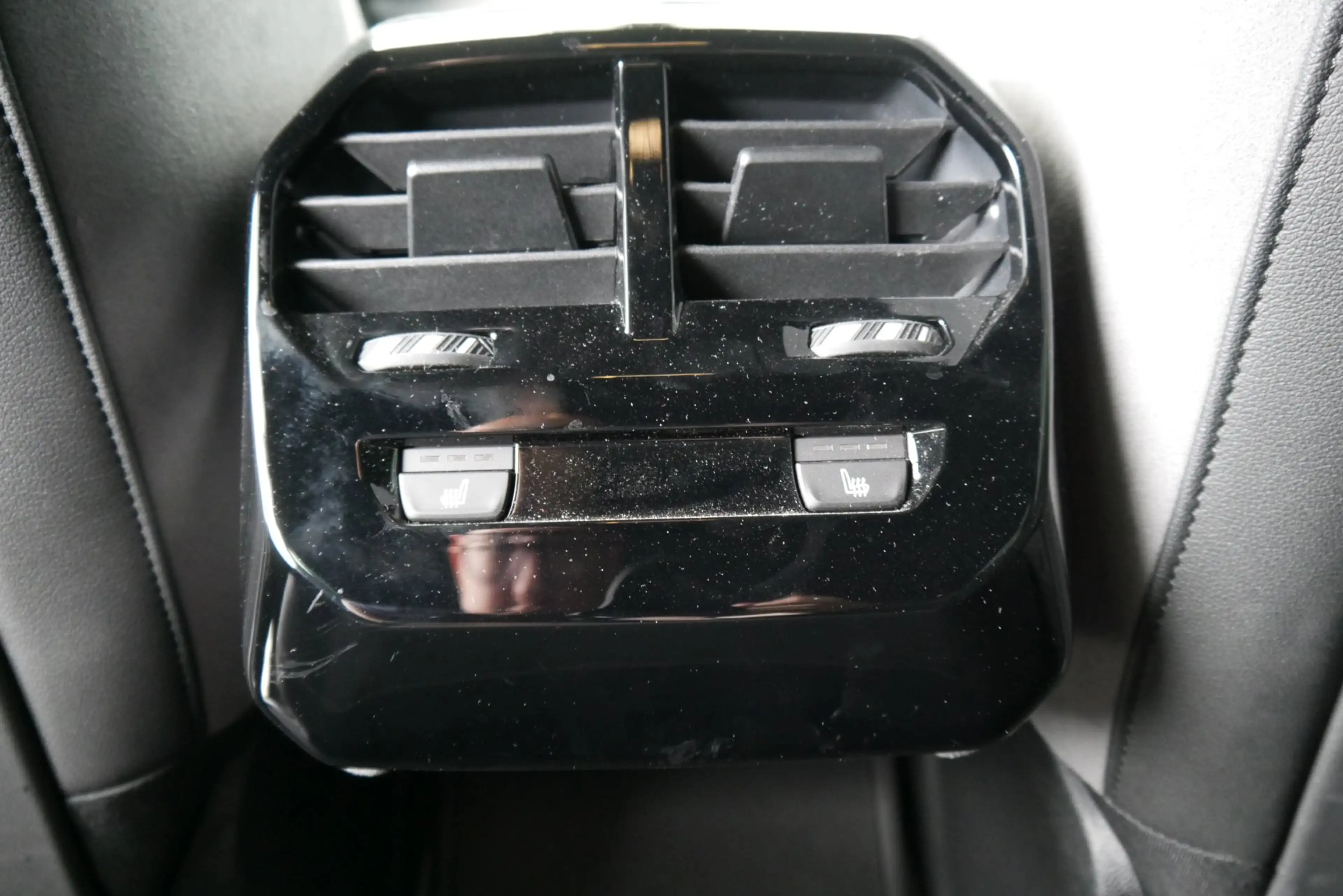 BMW iX xDrive45 — photo 6