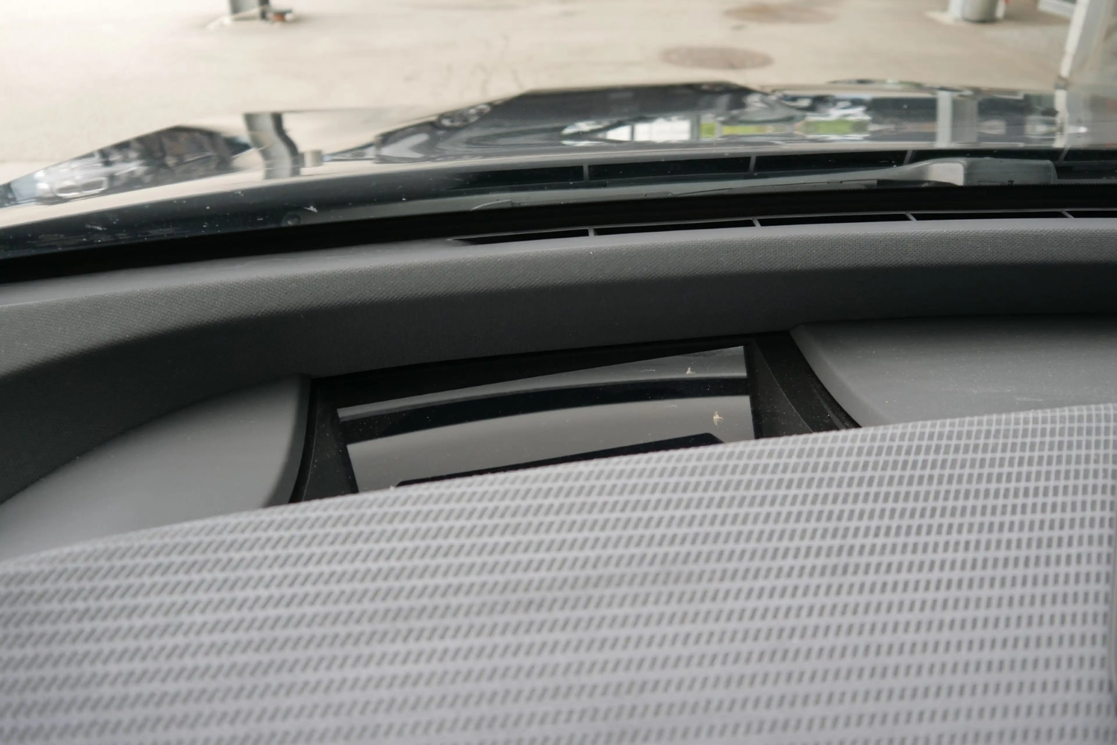 BMW iX xDrive45 — photo 13