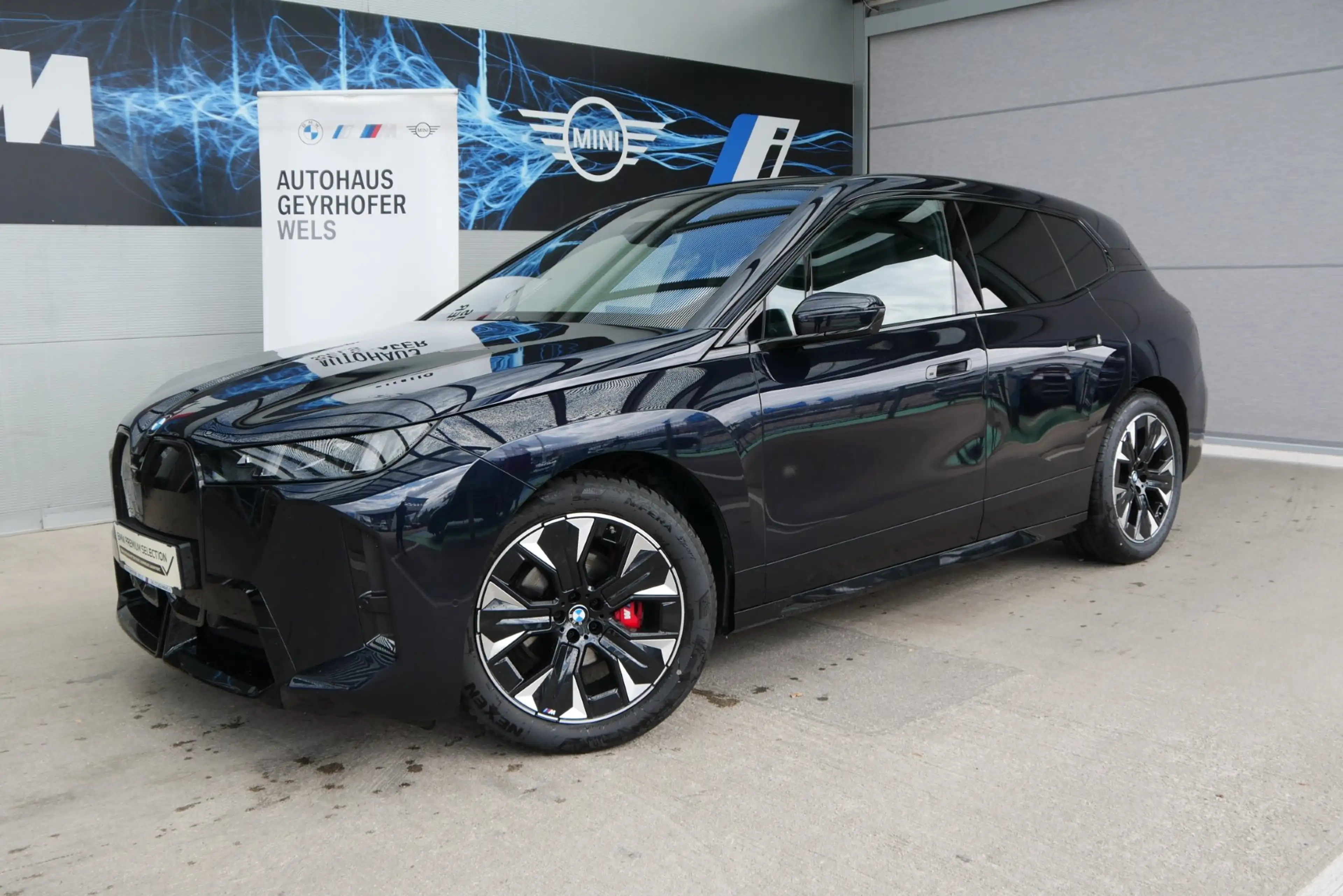 BMW iX xDrive45 — photo 3