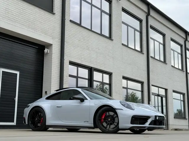 Porsche 911 view 2
