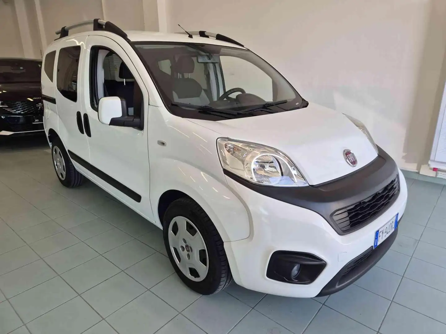 Fiat Qubo 1.3 MJT 80 CV Trekking Blanc - 1