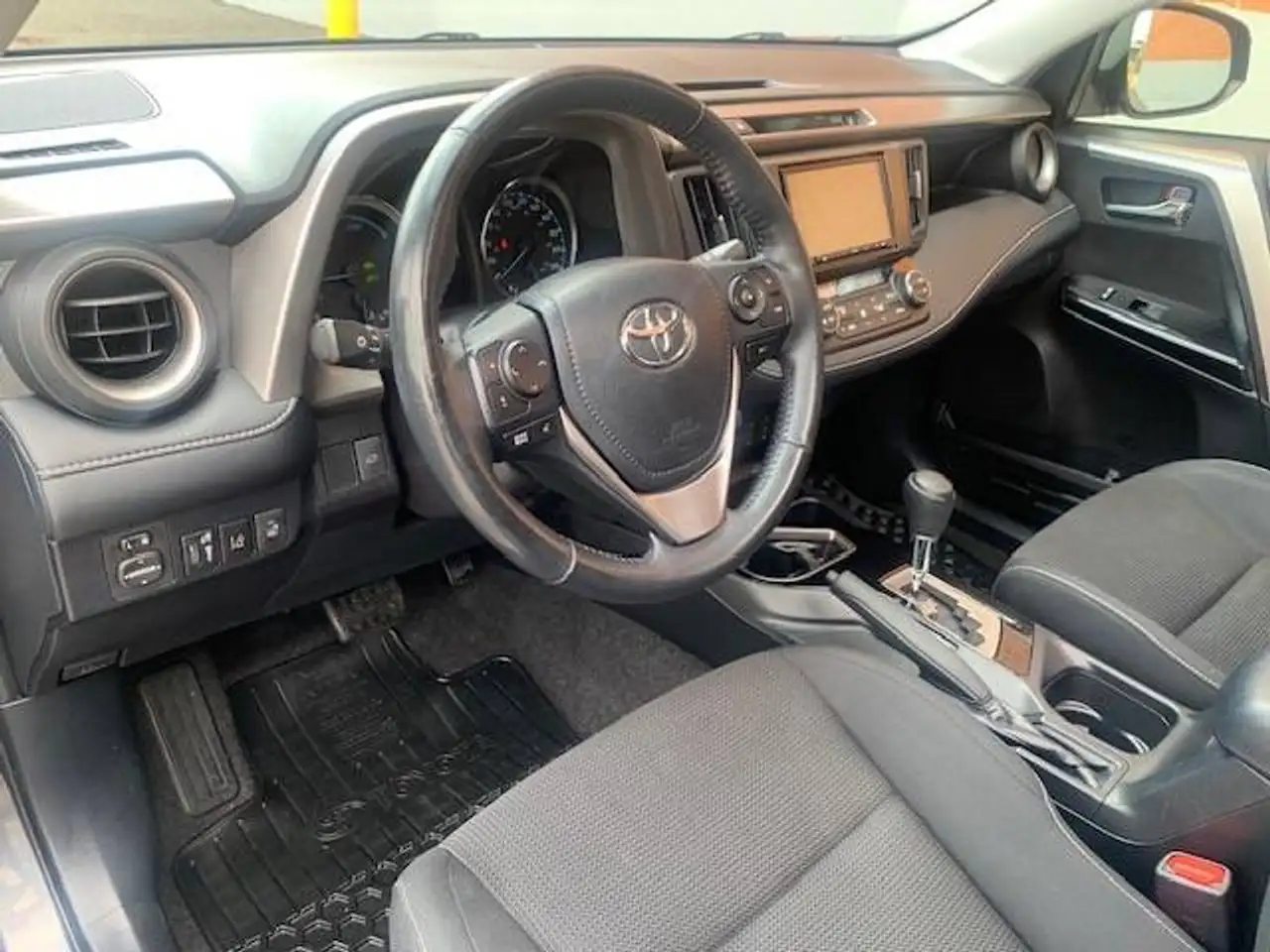 Toyota RAV 4 снимка Toyota RAV 4