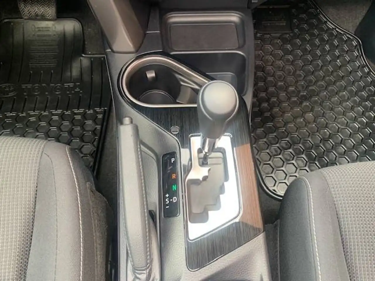 Toyota RAV 4 снимка Toyota RAV 4