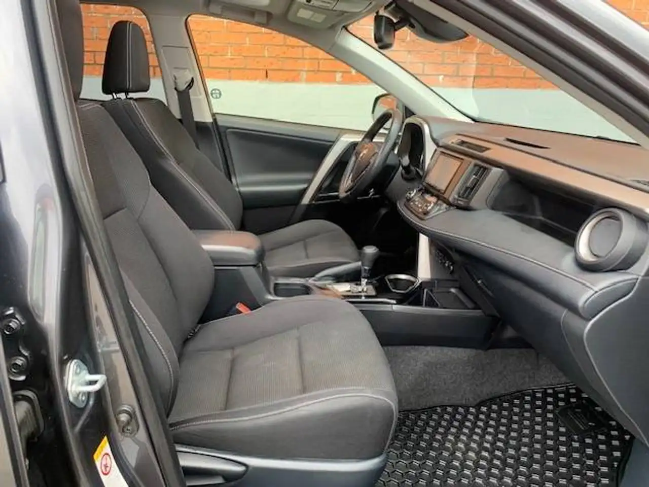 Toyota RAV 4 снимка Toyota RAV 4