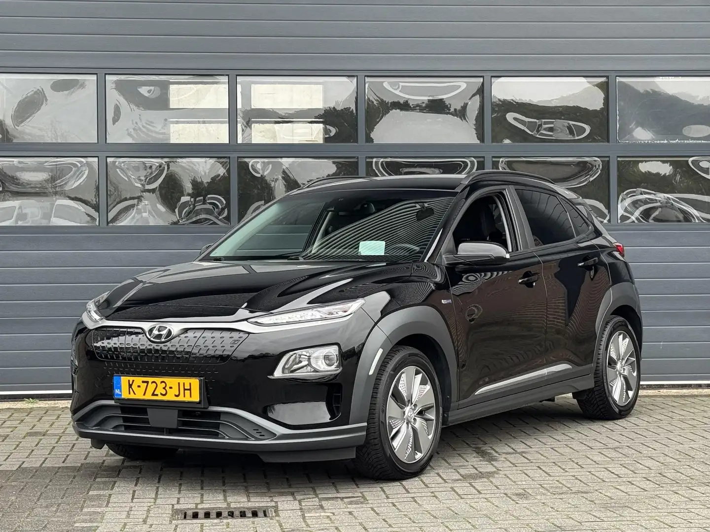 Hyundai KONA EV FASHION 64 KWH I FASE 3 I ACCU = 100% I TREKHAA Schwarz - 1