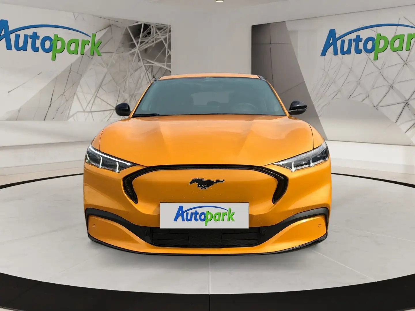 Ford Mustang Mach-E Extended Range  AWD Premium Orange - 2