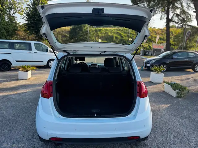 Kia Venga view 9