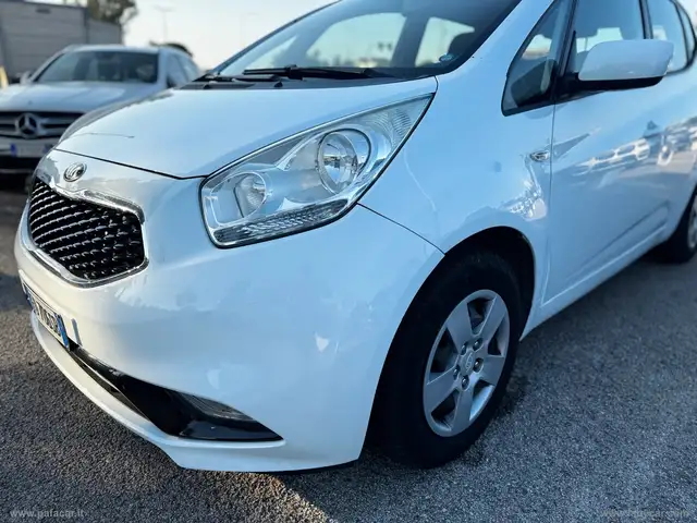 Kia Venga view 13