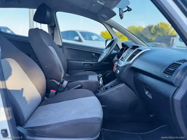 Kia Venga view 4