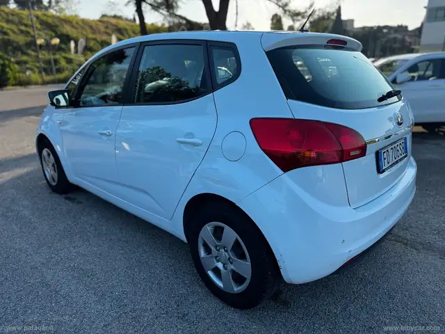 Kia Venga view 10