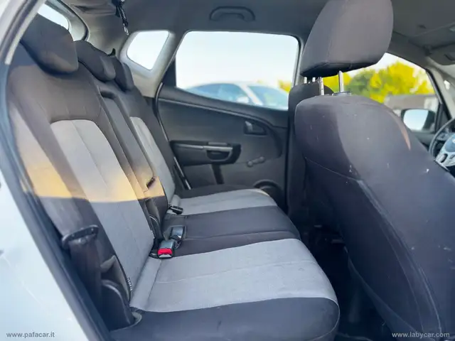 Kia Venga view 6