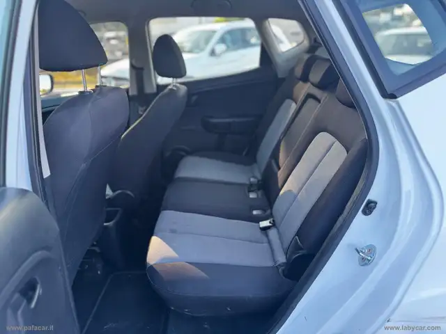 Kia Venga view 11