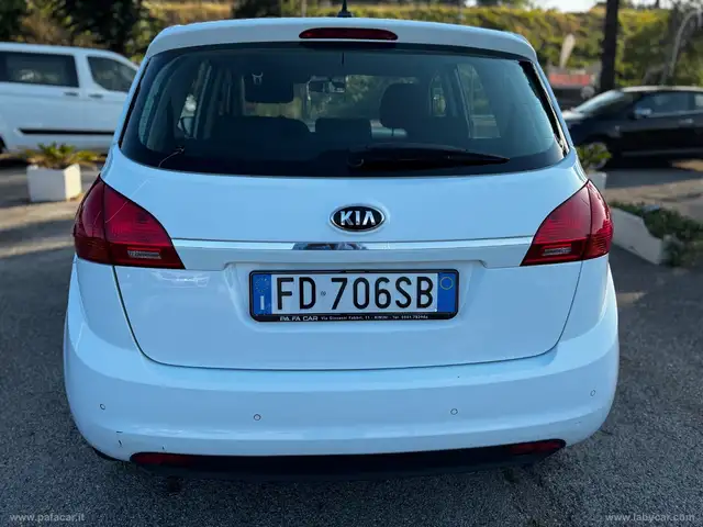 Kia Venga view 8