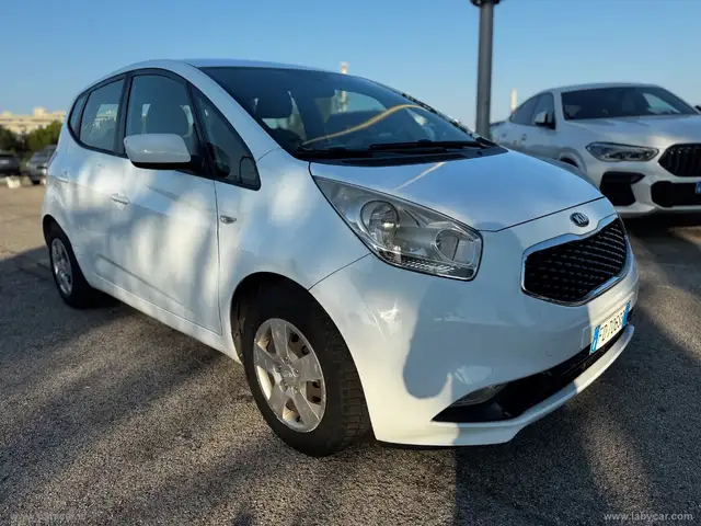 Kia Venga view 3
