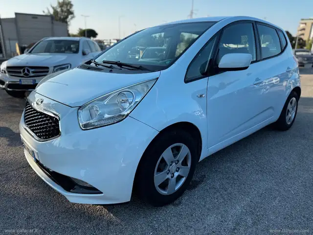 2016 Kia Venga in White for sale