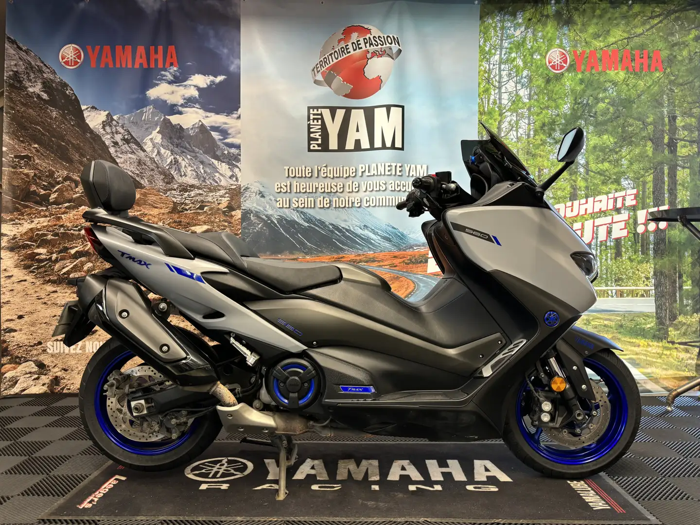 Yamaha TMAX 560 Šedá - 1