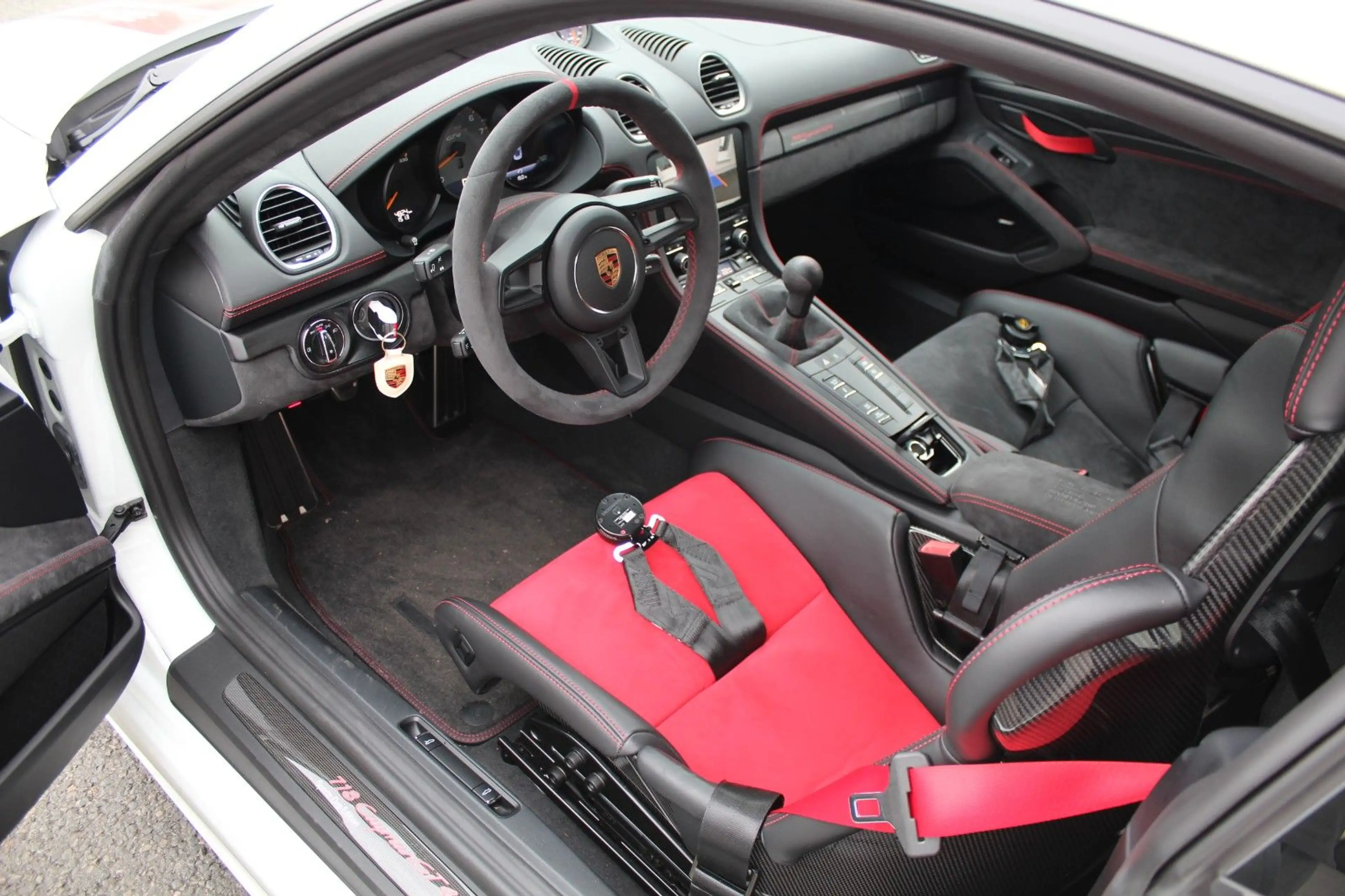 Porsche Cayman 718 982 GT4 Sports Cup Edition 1 of 100 — photo 9