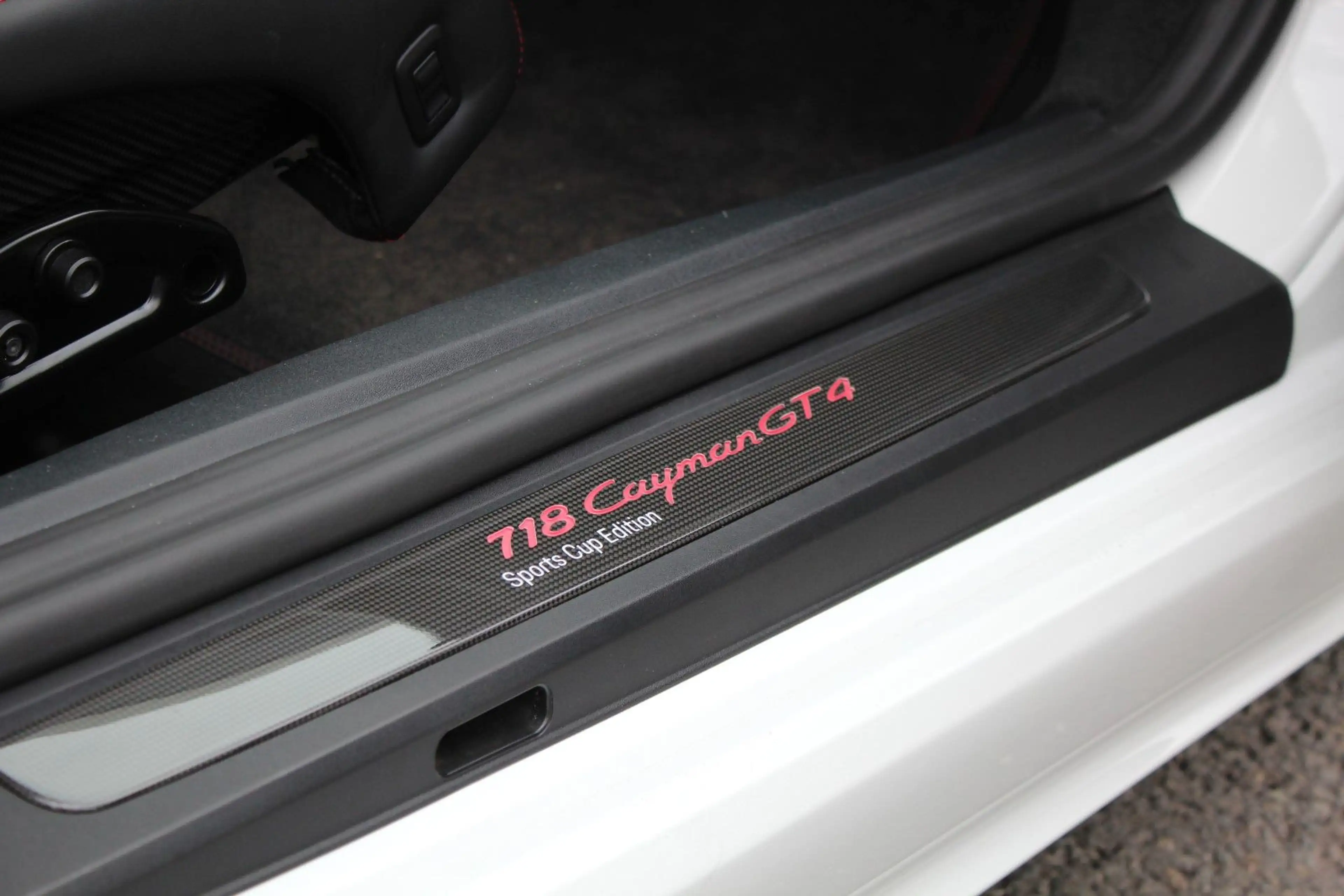 Porsche Cayman 718 982 GT4 Sports Cup Edition 1 of 100 — photo 14