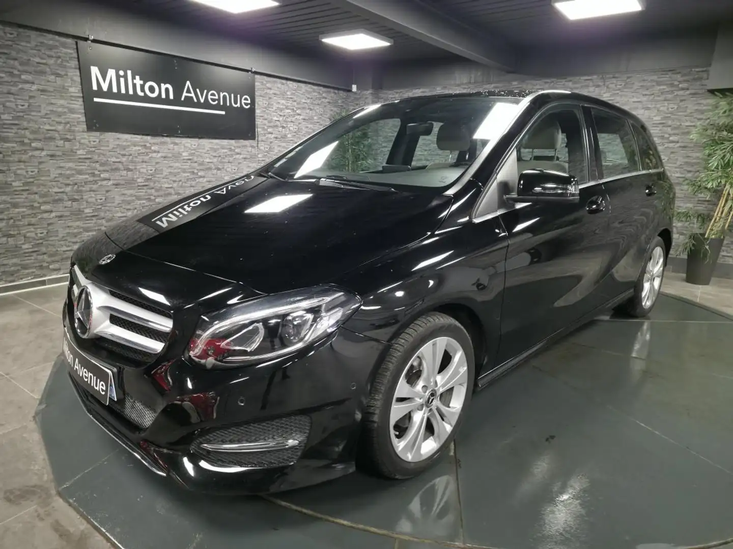 Mercedes-Benz B 180 B 180 d  Intuition Schwarz - 1