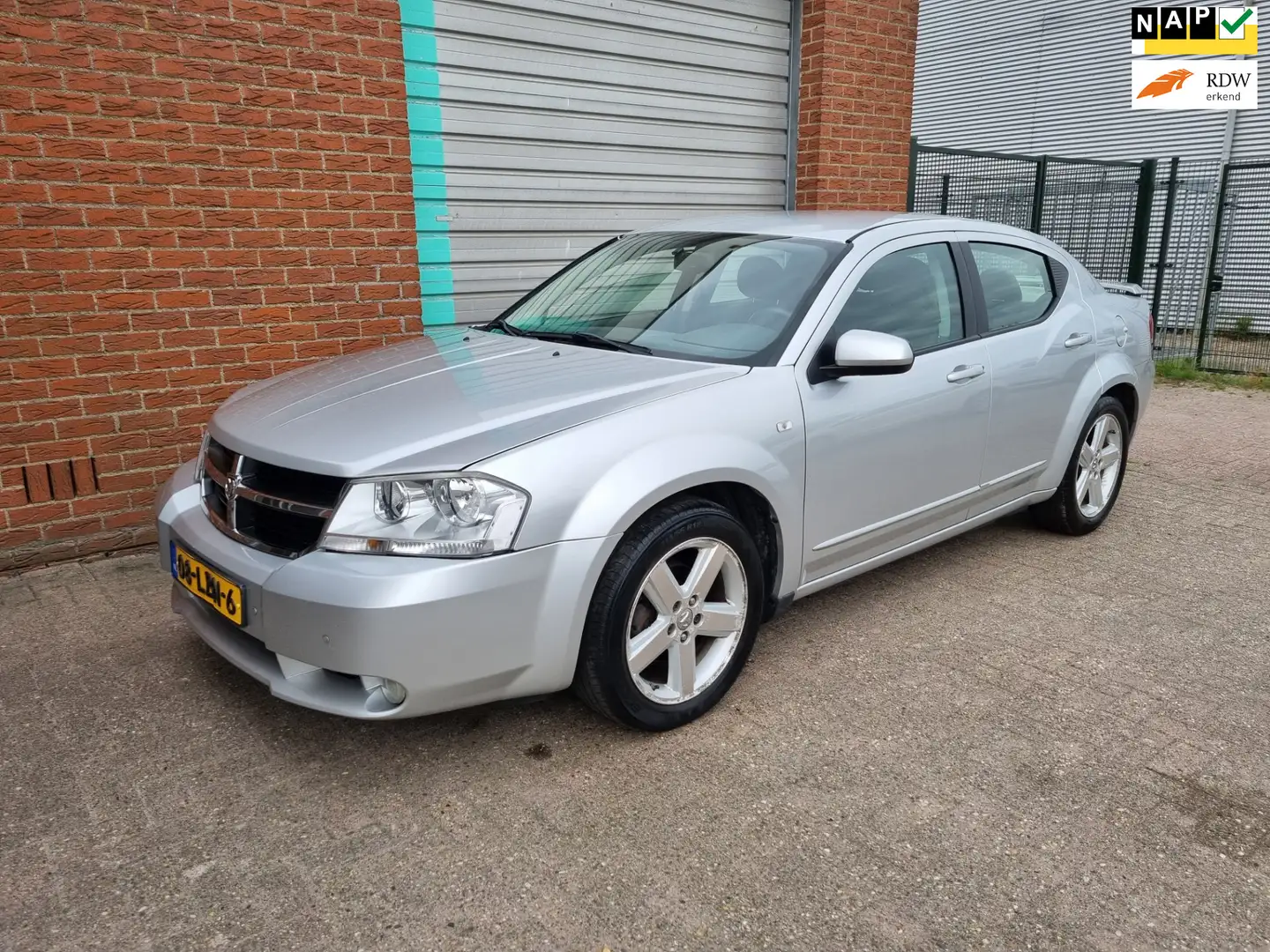 Dodge Avenger 2.0 SE NAV.+ Airco Bj:2010 NAP! Grau - 1