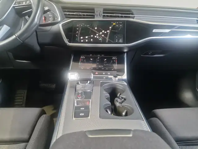 Audi A6 view 10