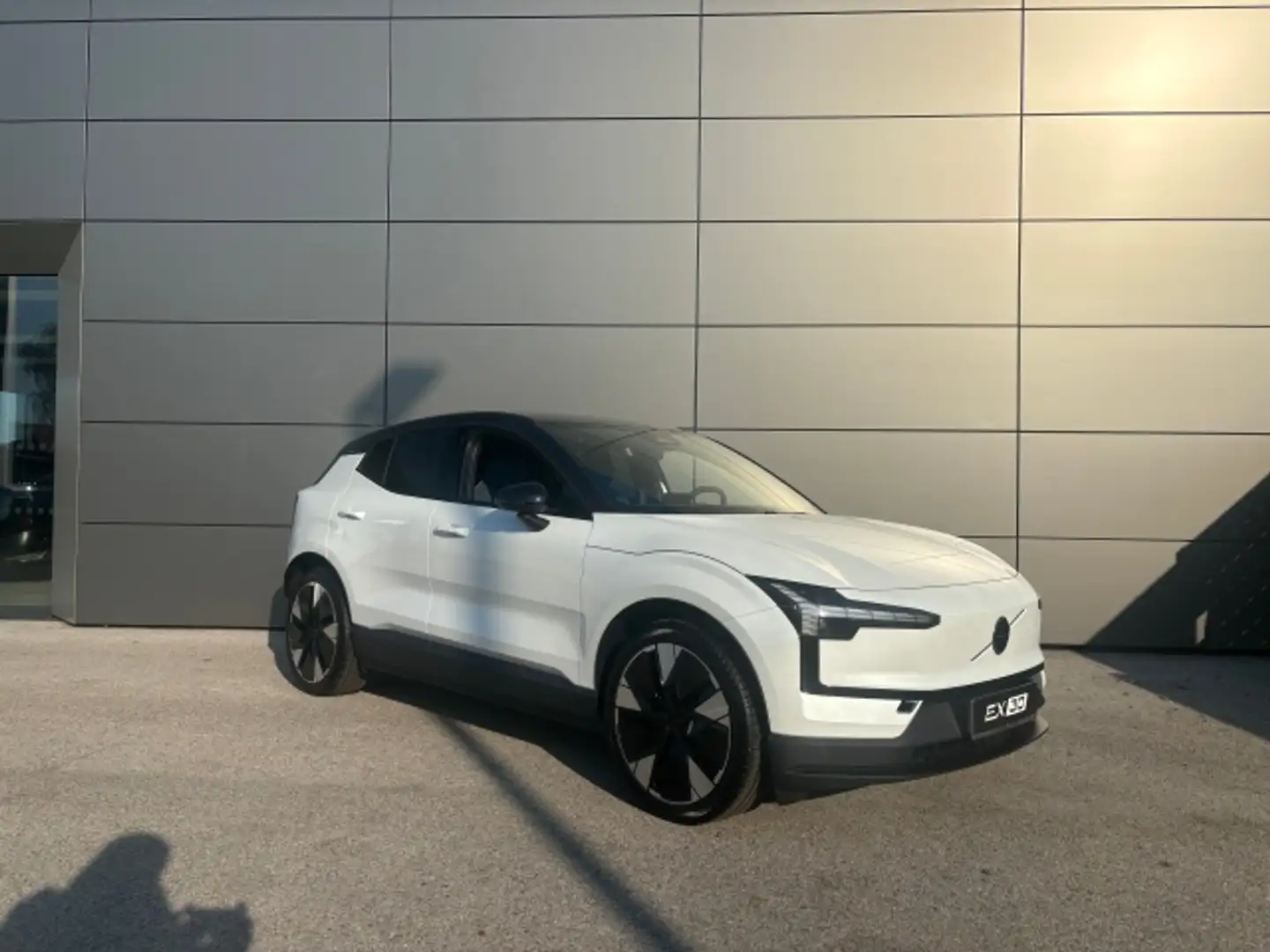 Volvo EX30 EX30 Twin Motor Performance 69 kWh PLUS Weiß - 1
