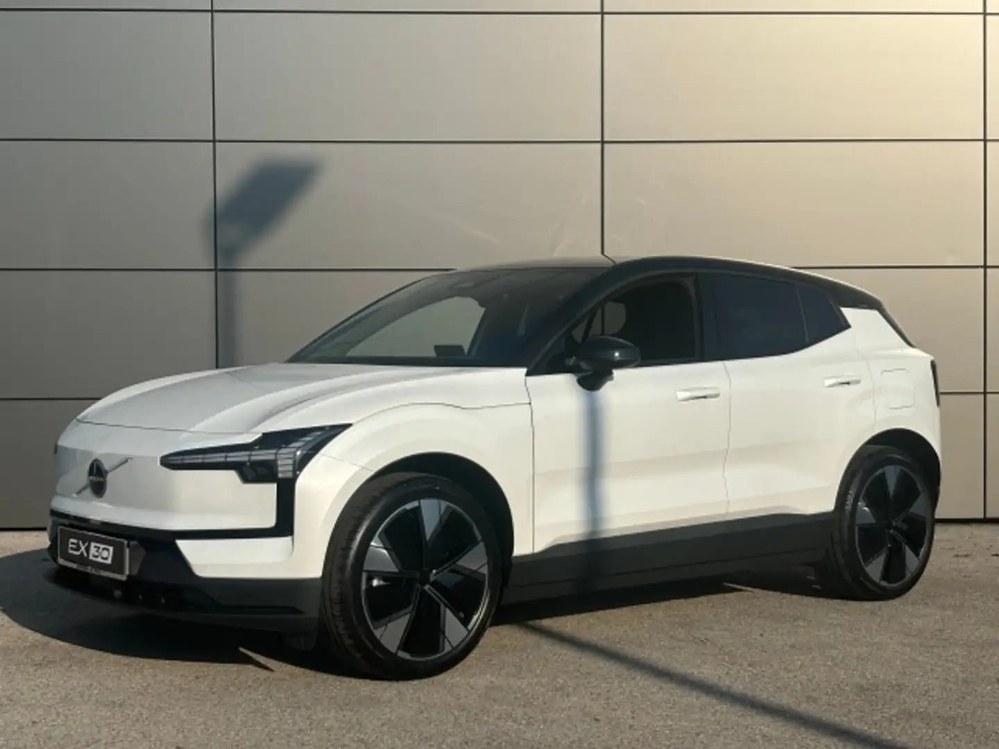 Volvo EX30 EX30 Twin Motor Performance 69 kWh PLUS Weiß - 2