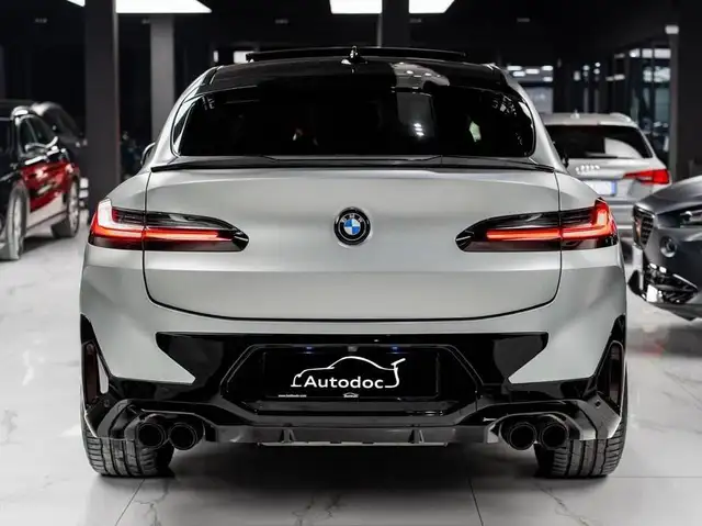 BMW X4 view 5