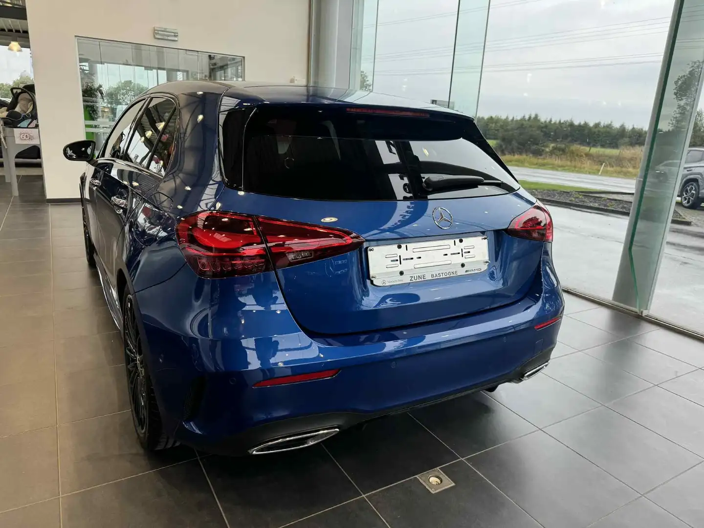 Mercedes-Benz A 200 A 200 d AMG Line - FULL - TOIT OUVRANT - ATTACHE Bleu - 2
