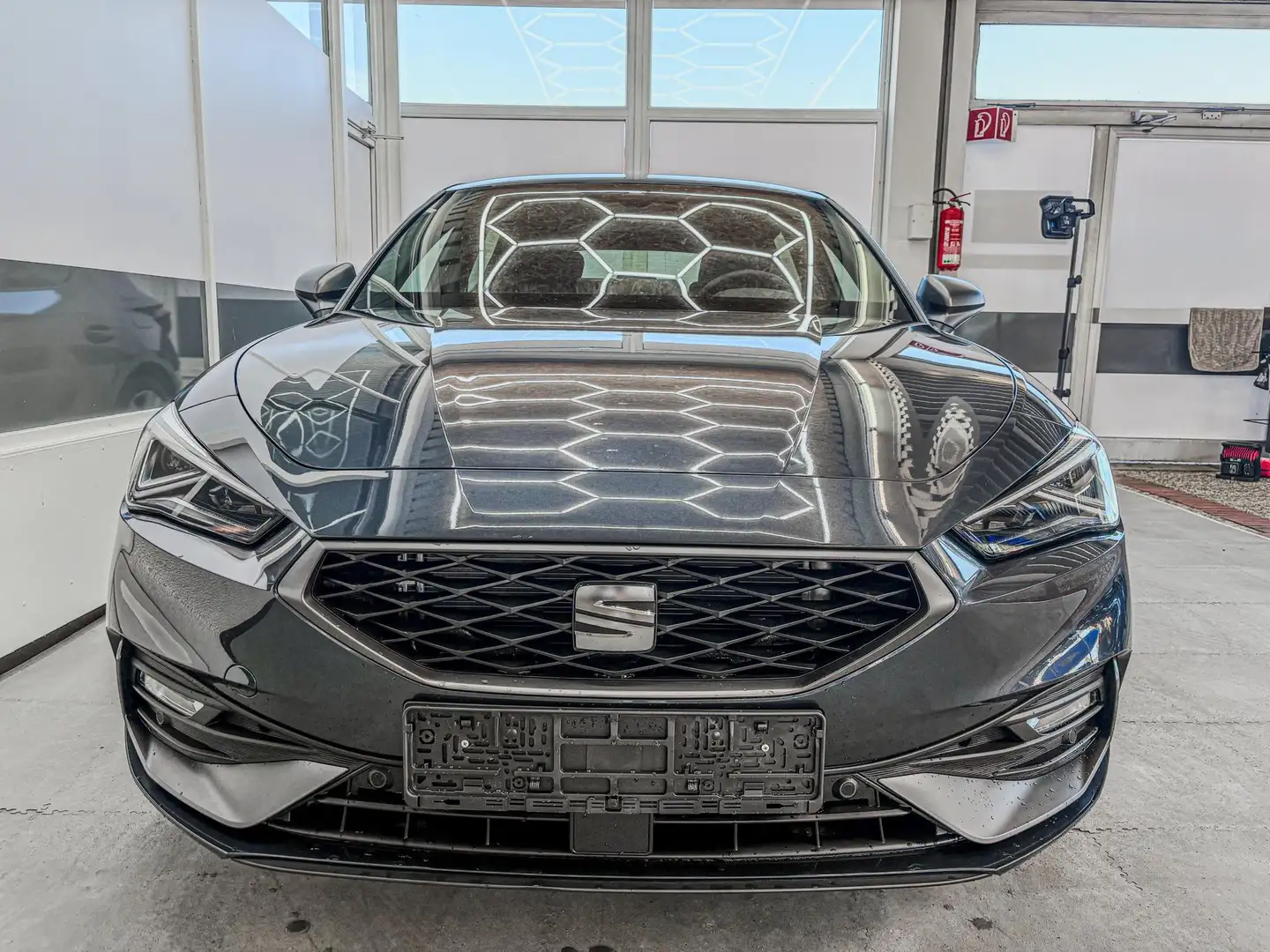 SEAT Leon FR 1.5 TSI AHK MATRIX NAVI SHZ 1,5 TSI 110kW/15... Grau - 2