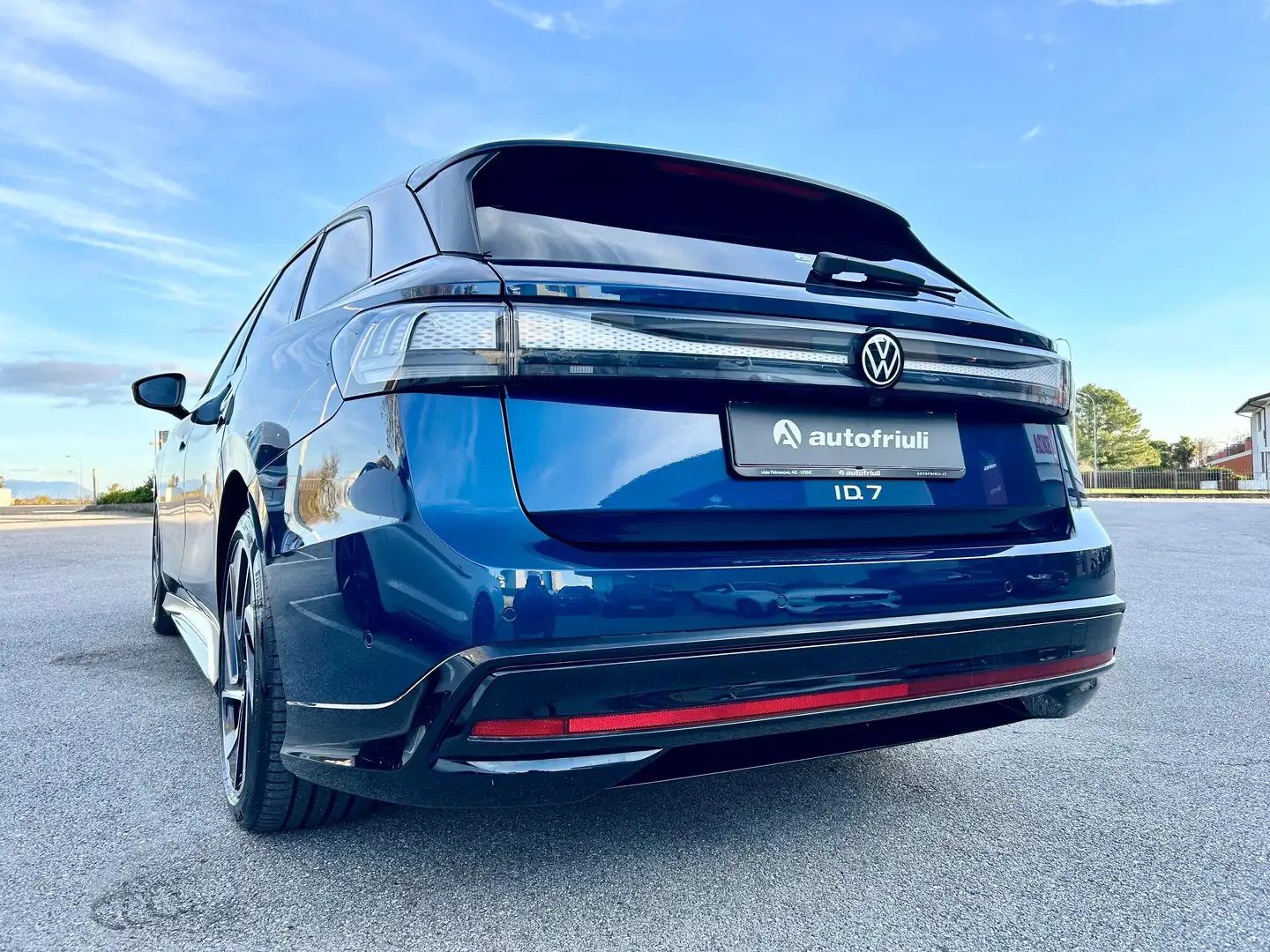 Volkswagen ID.7 Tourer 77 kWh PRO Edition Plus 285CV Bleu - 2