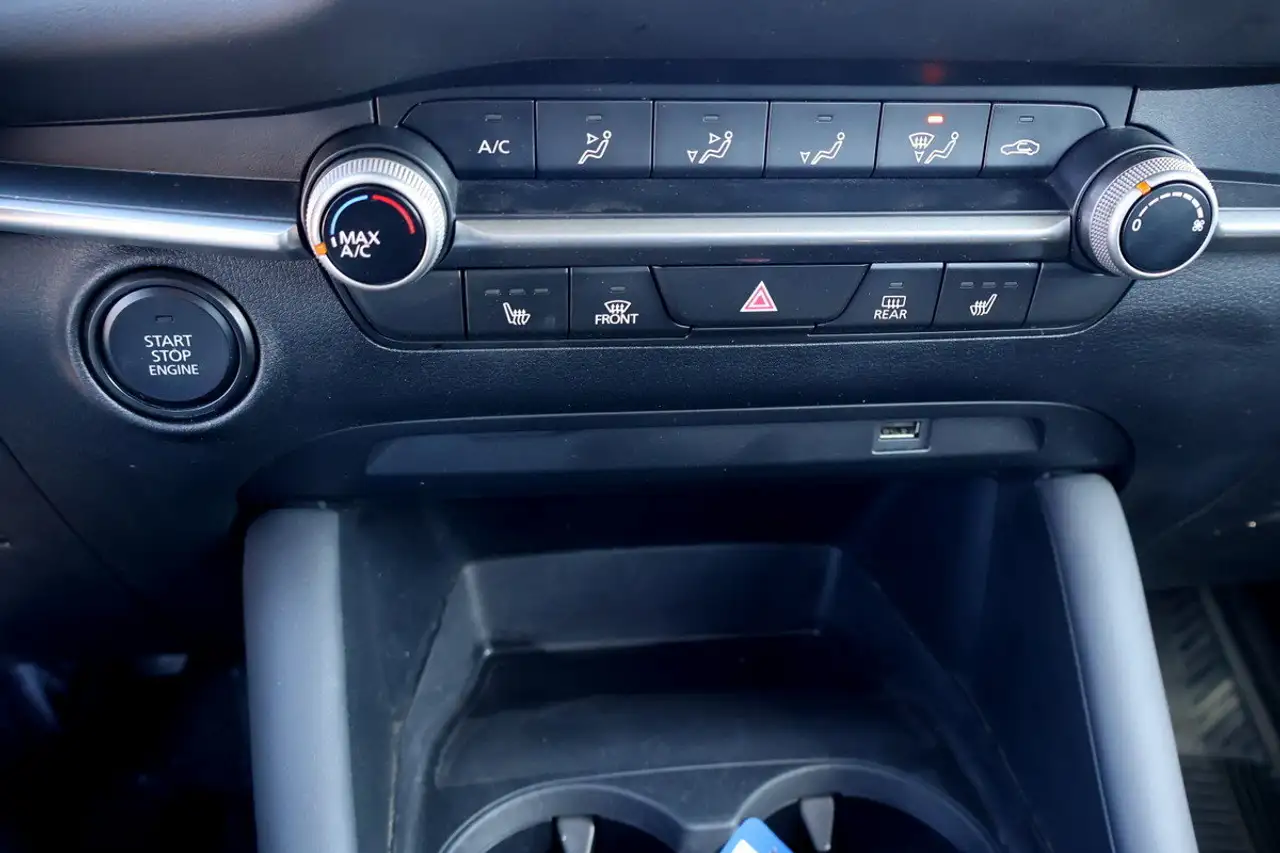 Mazda 3 снимка Mazda 3