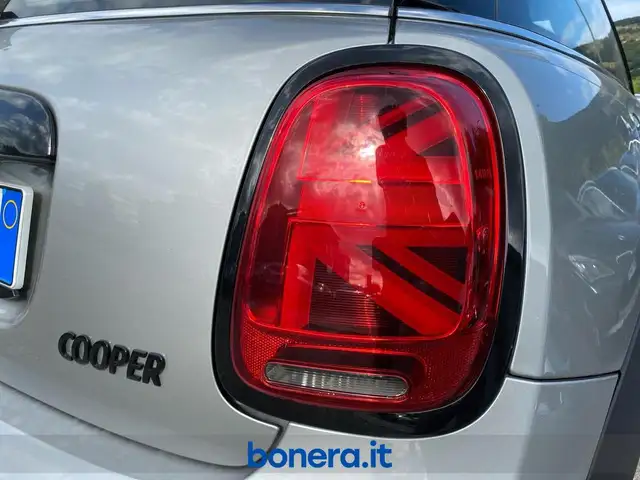 Mini Hatch view 11