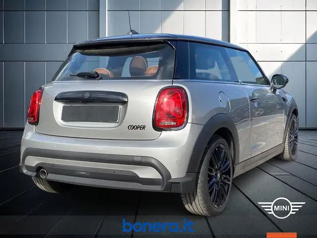 Mini Hatch view 6