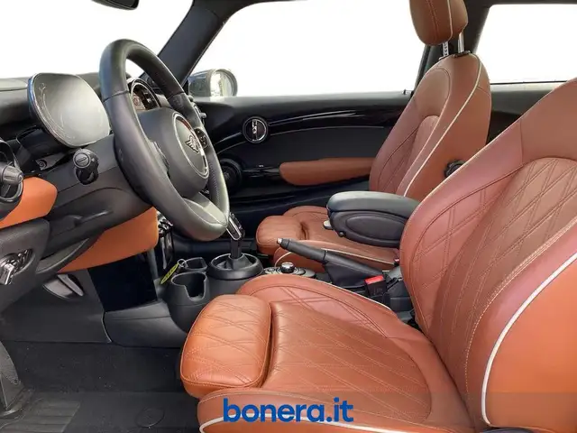 Mini Hatch view 14