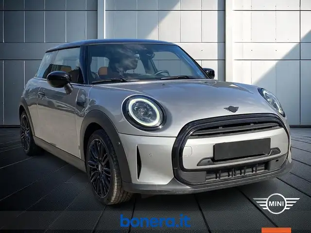 Mini Hatch view 4