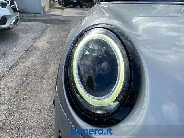 Mini Hatch view 10