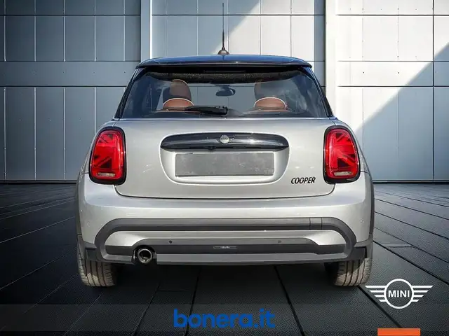 Mini Hatch view 7